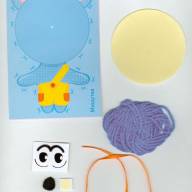 Набор для изготовления игрушки-подвески Дружок - Образец комплектации набора для изготовления фигурки - фигурка из картона, скотч, пряжа, глазки, носик, лента. Комплектация наборов различается в зависимости от ФИГУРКИ!